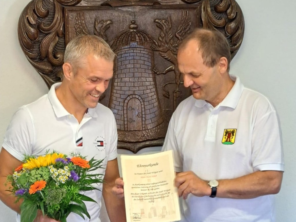 Mario Schult vom Bürgermeister geehrt